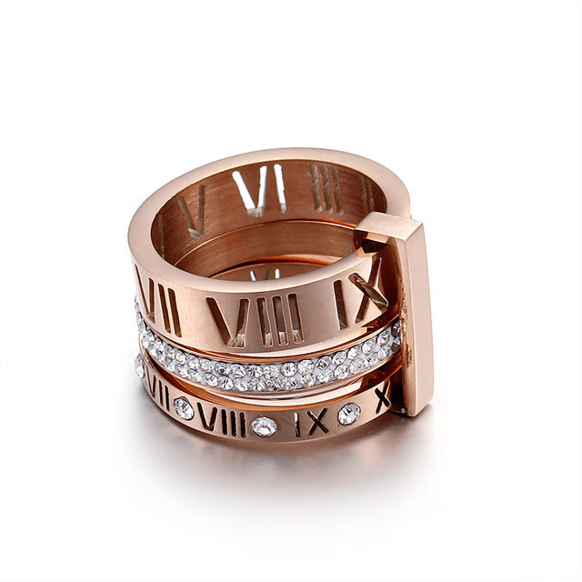 Bague dorée chiffres romains et cristaux