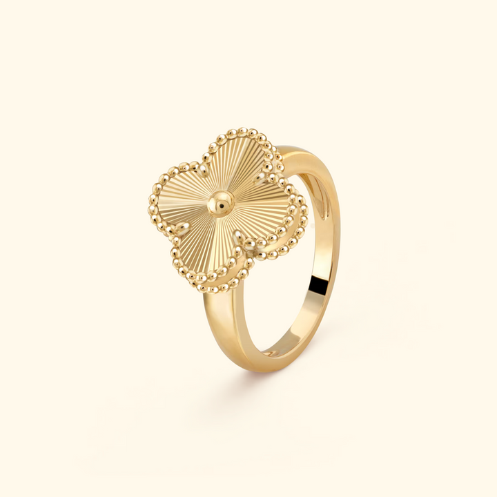 Bague dorée trèfle ajustable
