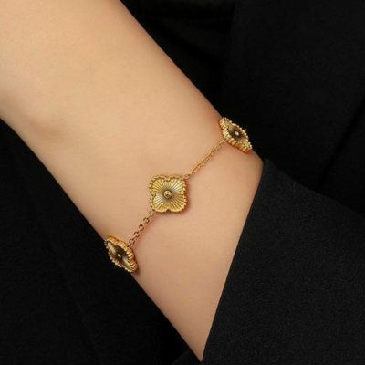 Bracelet trèfles dorés délicats