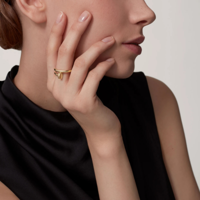 Bague dorée motif clou poli