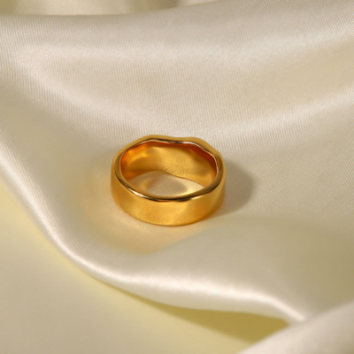 Bague dorée perle et lignes ondulées