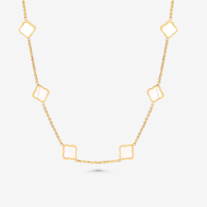Collier délicat à trèfles