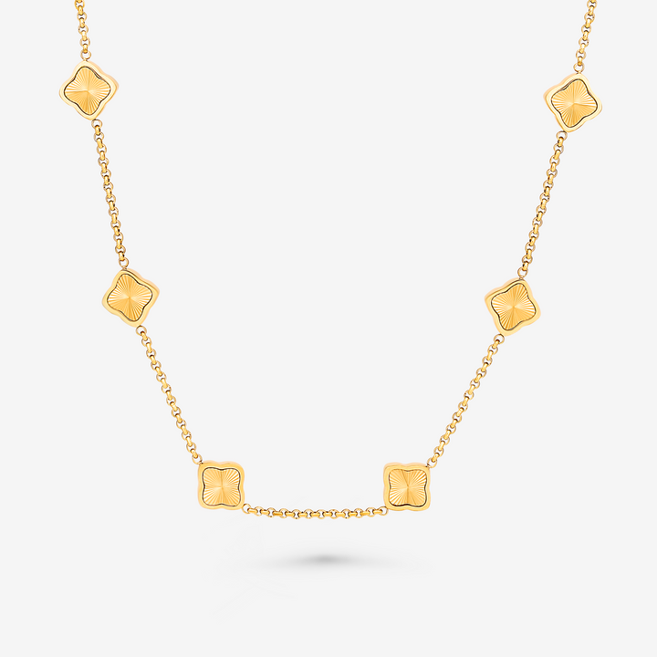 Collier délicat à trèfles