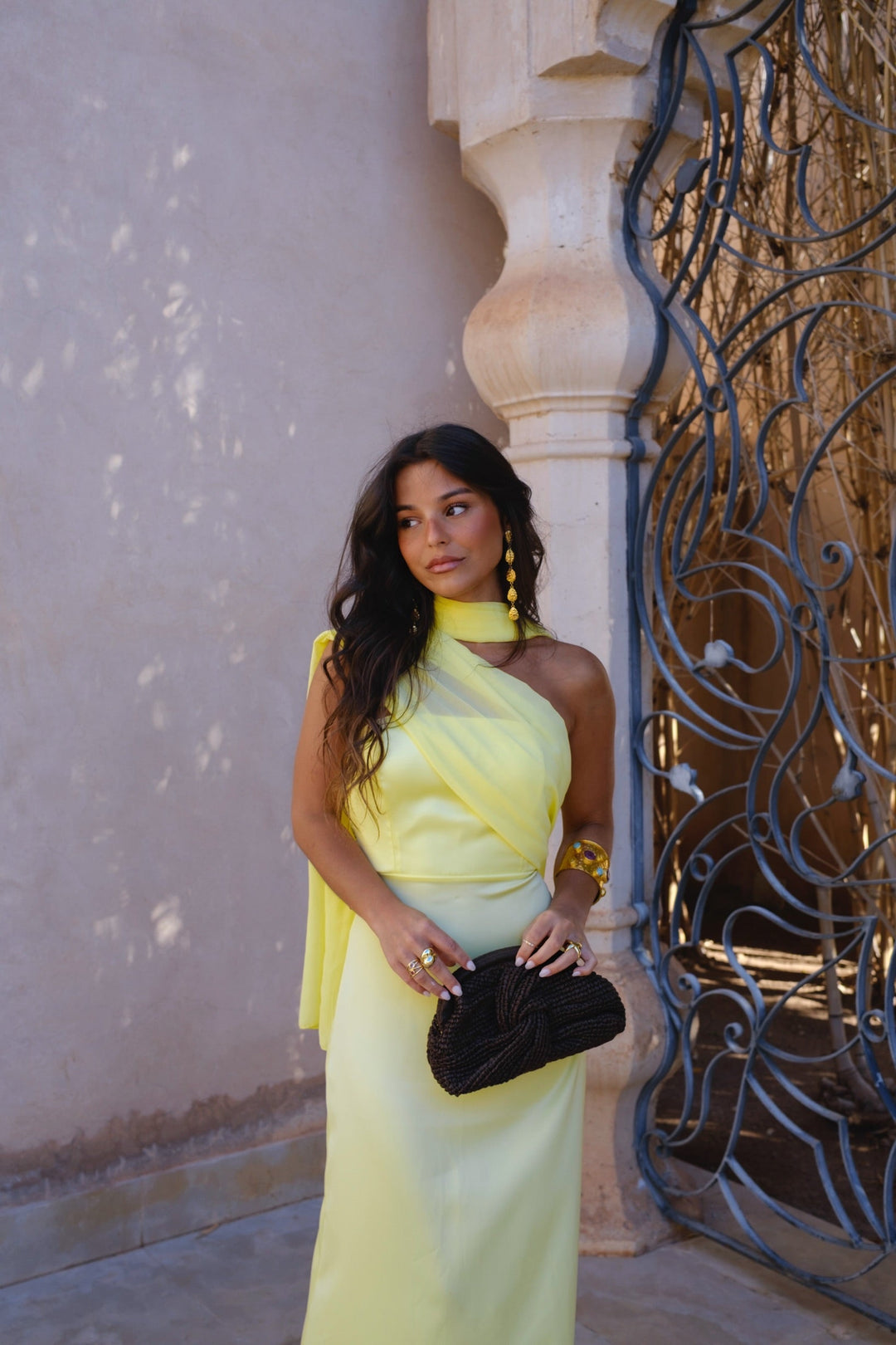 SOFIA | La robe en dentelle au glamour absolu