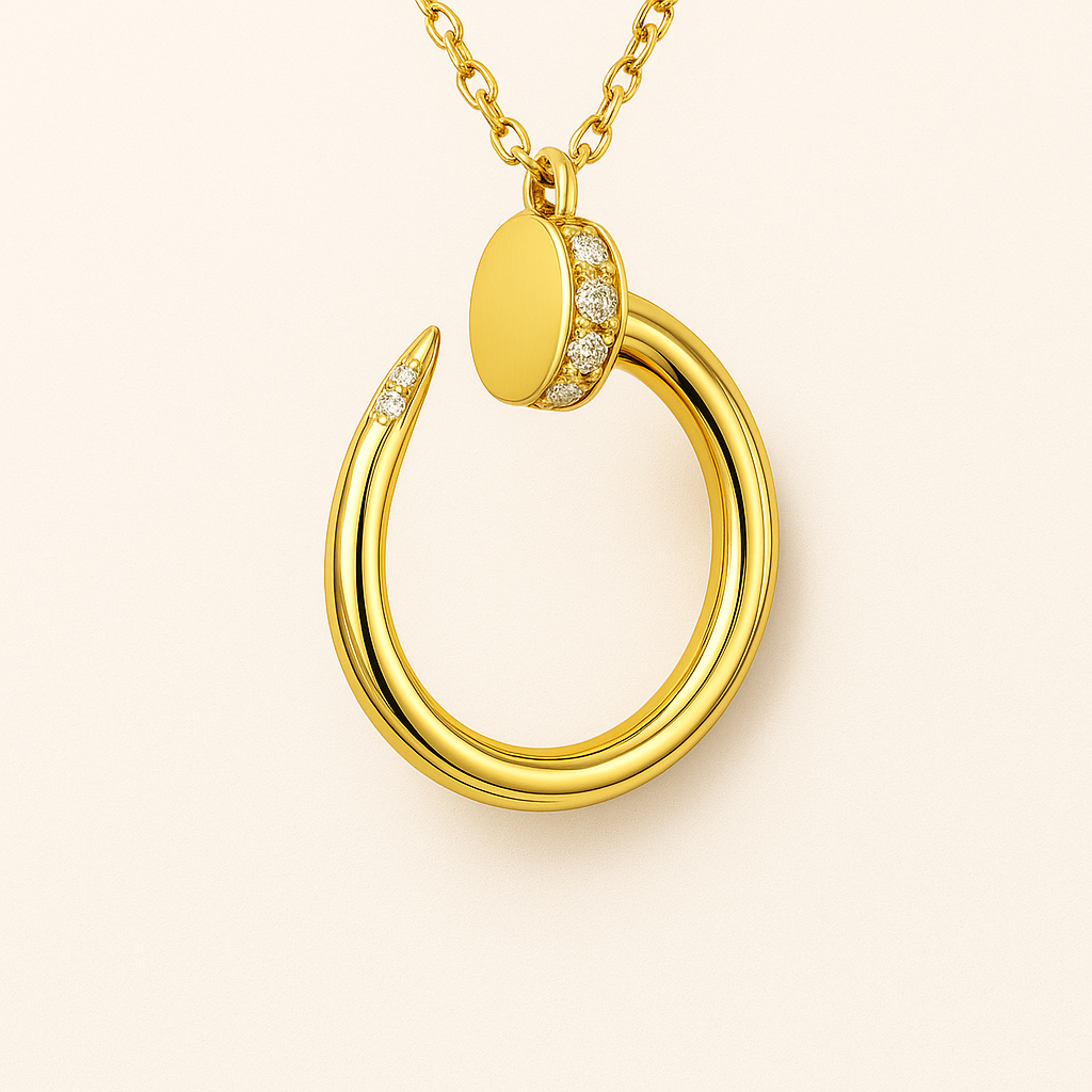 Collier doré pendentif clou