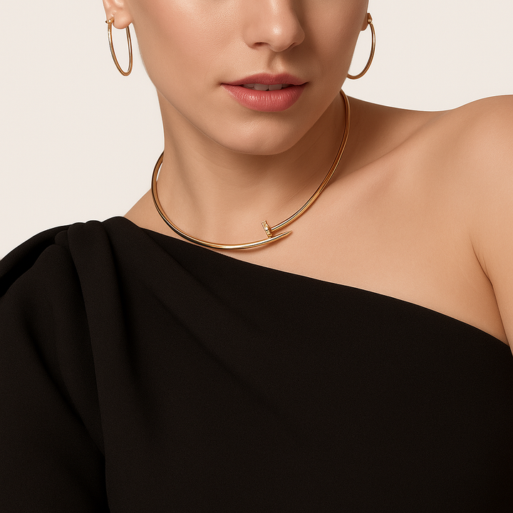 Collier ras de cou rigide clou cristallin