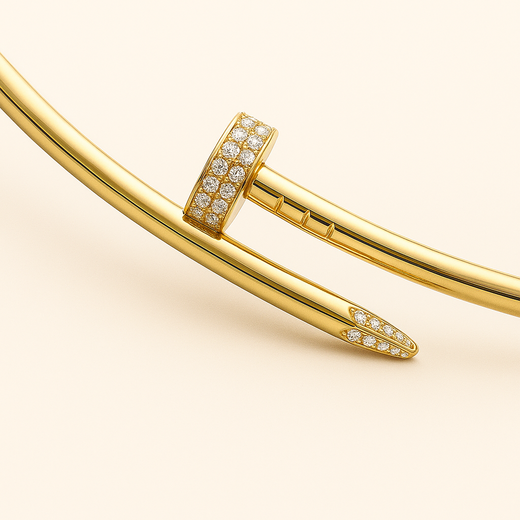 Collier ras de cou rigide clou cristallin