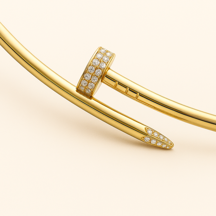 Collier ras de cou rigide clou cristallin