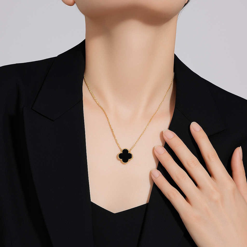Collier trèfle noir doré