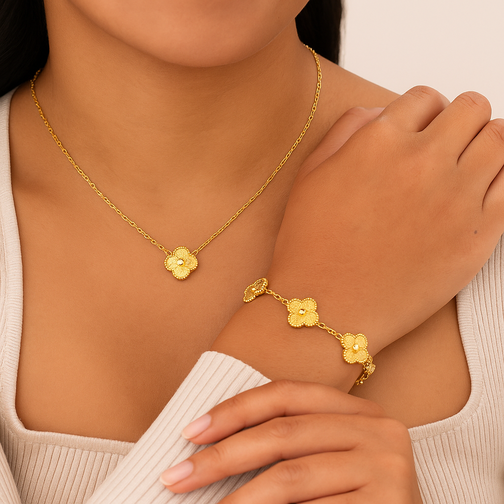Collier trèfle noir doré