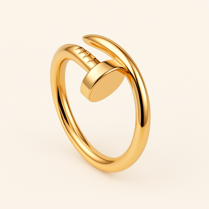 Bague dorée motif clou poli