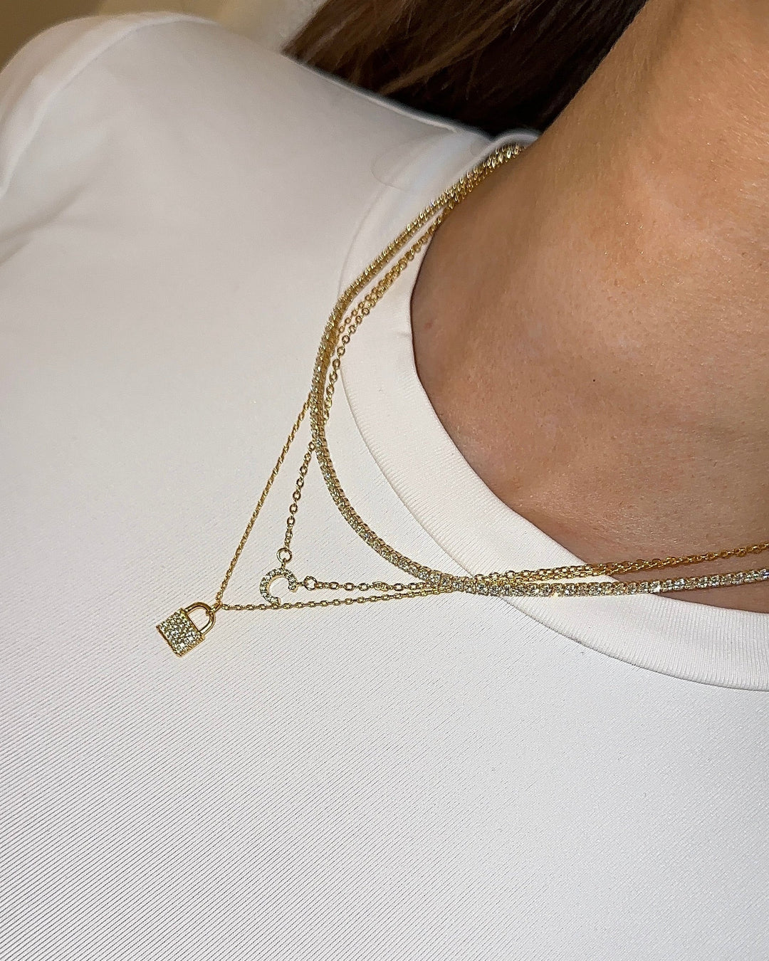 Collier délicat à initiale scintillante