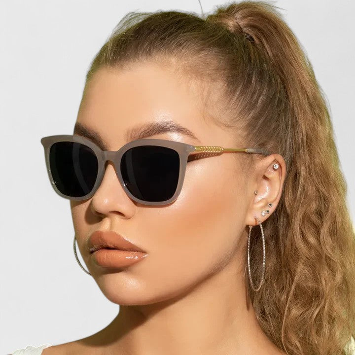 Julie | Solaires Carrées Modernes