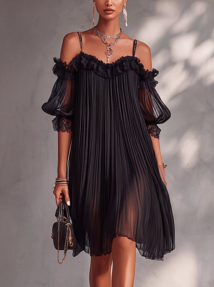 Mini robe noire Bérénice en chiffon avec épaules dénudées et dentelle