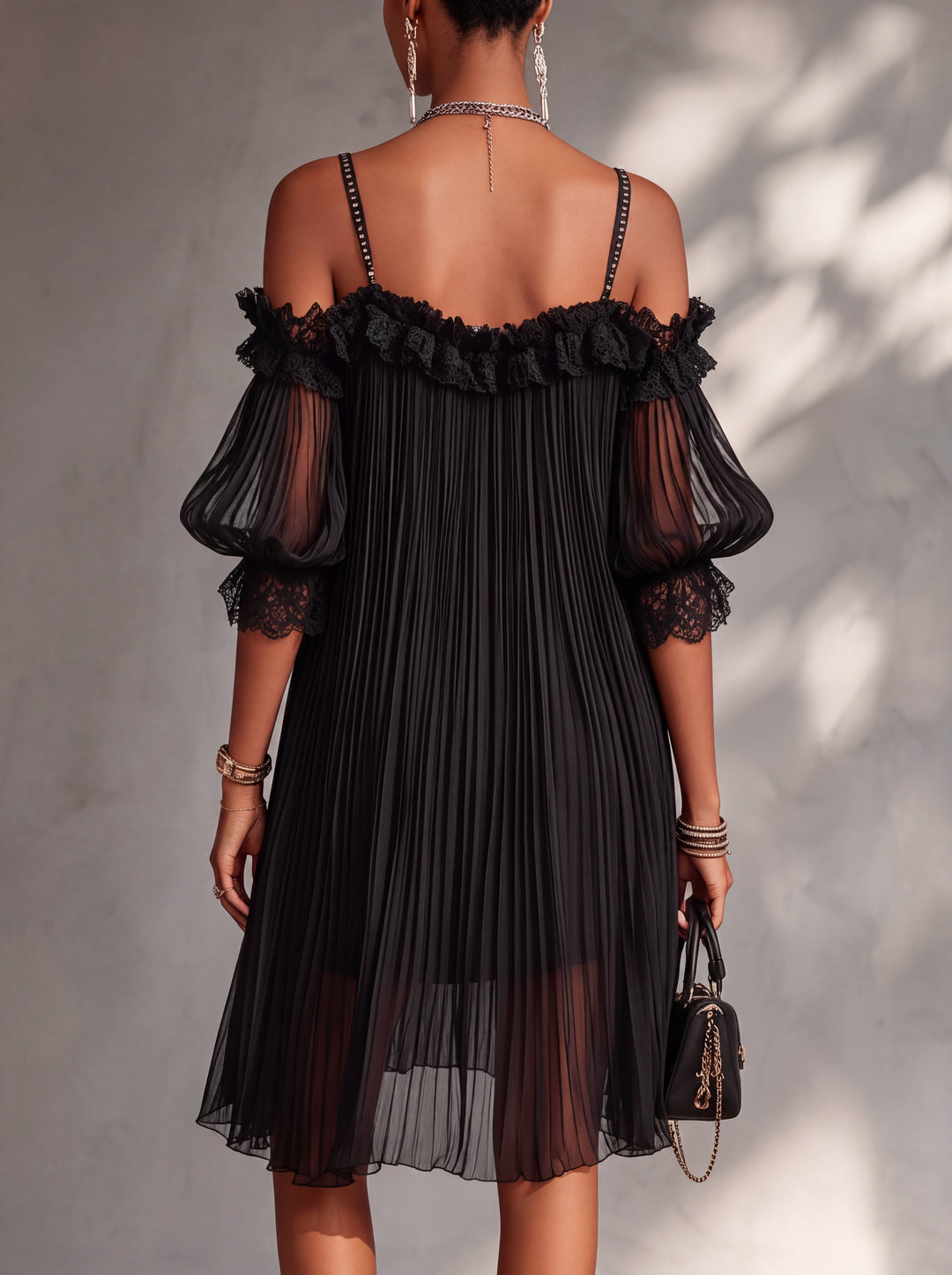 Mini robe noire Bérénice en chiffon vue portée