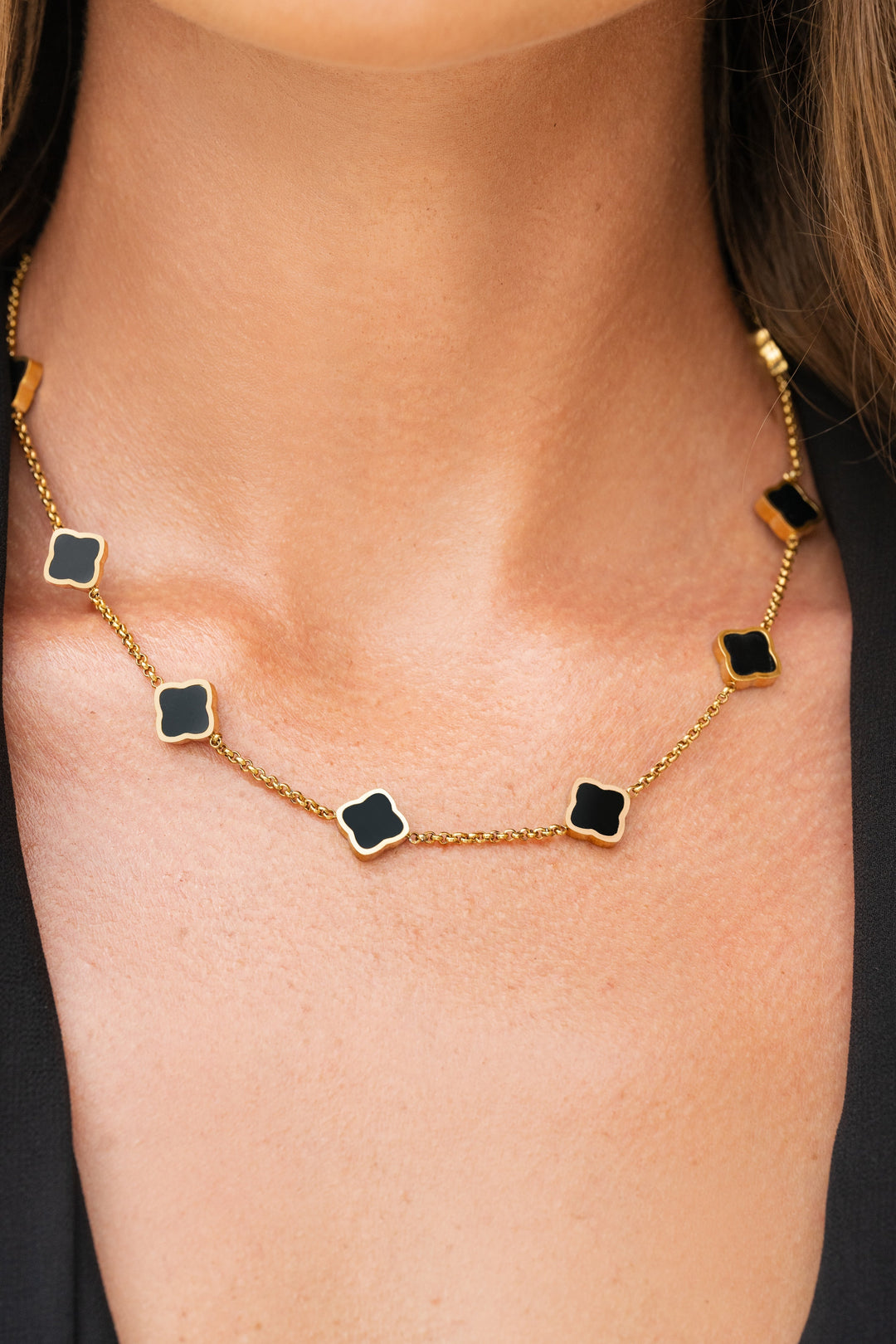 Collier délicat à trèfles