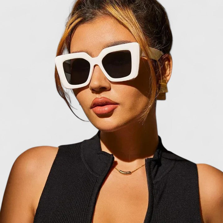 Camille | Solaires Carrées Audacieuses