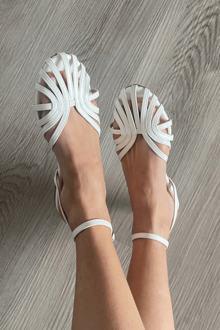 Sandales Élégantes Dorées ? Sophistication et Confort au Quotidien 5