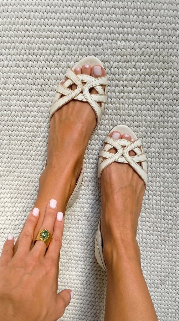 Sandales Femme Tissées Crème ? Élégance et Confort Pour Vos Étés 1