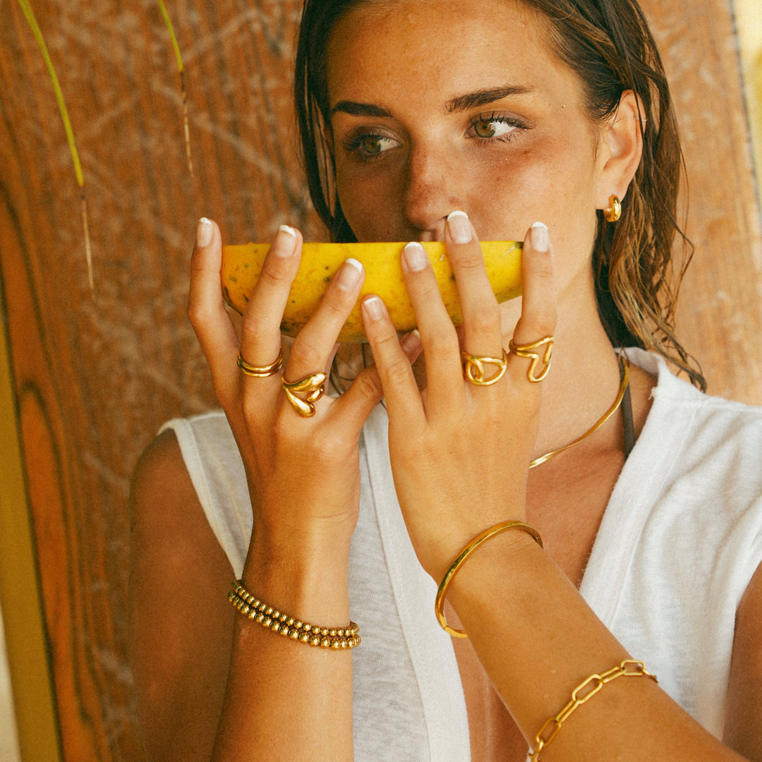 Title: Bracelet de perles dorées Caicos