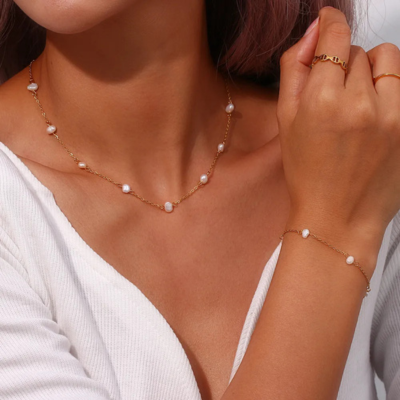 Collier en perles dorées Laney