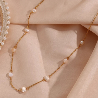 Collier en perles dorées Laney