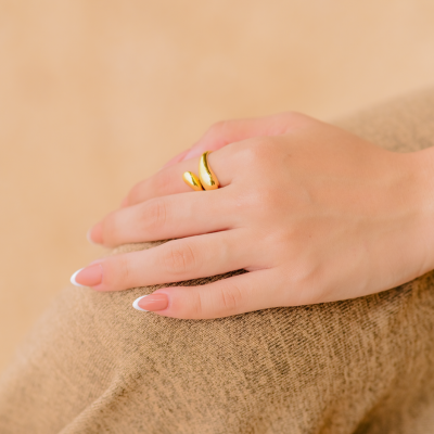 Bague sculptée dorée Cora