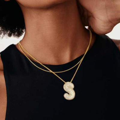 Collier initiales dorées scintillantes