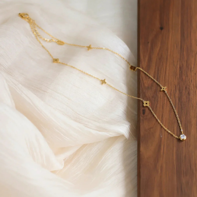 Collier délicat Carrie Clover