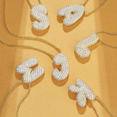 Collier initiales dorées scintillantes